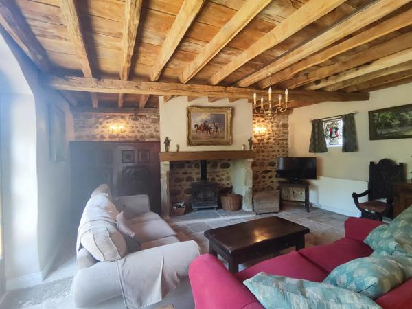 Ferme béarnaise rénovée avec gîte, piscine et vue sur les Pyrenénées