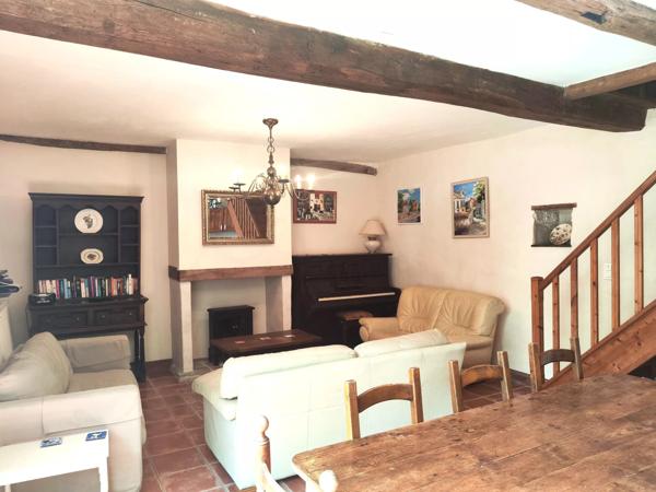 Ferme béarnaise rénovée avec gîte, piscine et vue sur les Pyrenénées