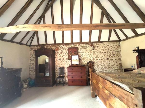 Ferme béarnaise rénovée avec gîte, piscine et vue sur les Pyrenénées