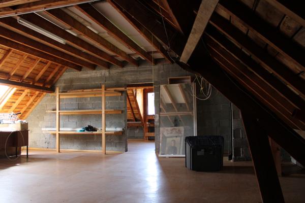 Maison avec un grand hangar Riom es Montagnes (15400)