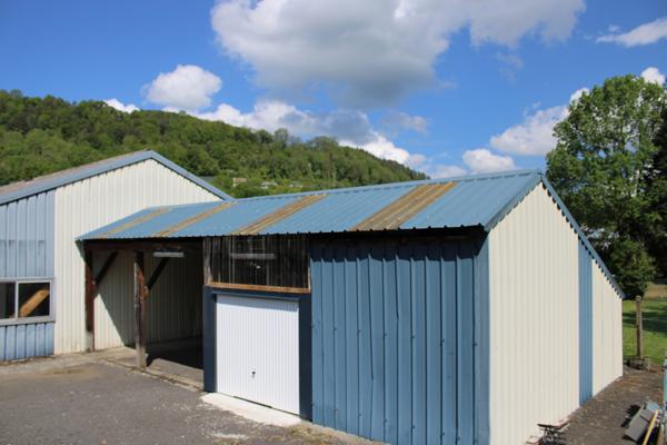 Maison avec un grand hangar Riom es Montagnes (15400)