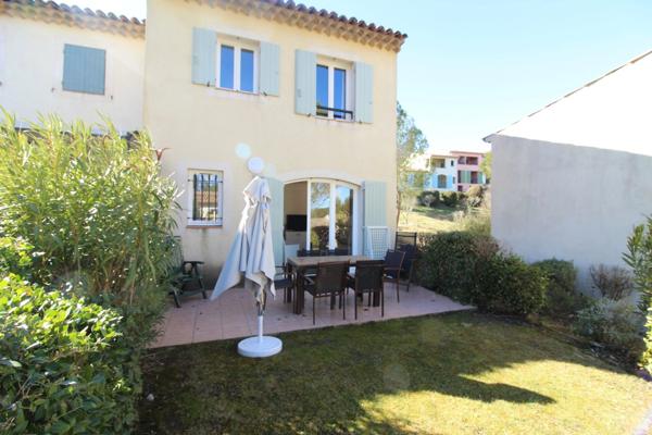 BASTIDON de 45 m2 élévé d'un étage, localisé dans une pinède, situé en angle, deux chambres en étage, terrasse , jardin et tranquillité