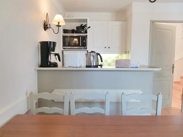 BASTIDON de 45 m2 élévé d'un étage, localisé dans une pinède, situé en angle, deux chambres en étage, terrasse , jardin et tranquillité