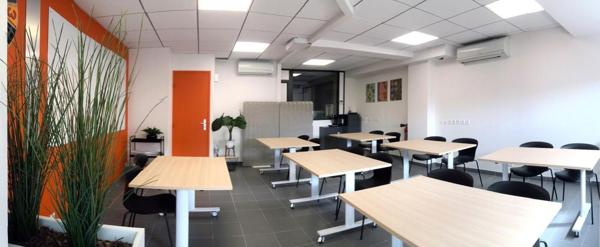 À LOUER - BUREAUX MEUBLÉS DE 67 M² - PMR - RDC- HYPER-CENTRE DE MONTROND-LES-BAINS