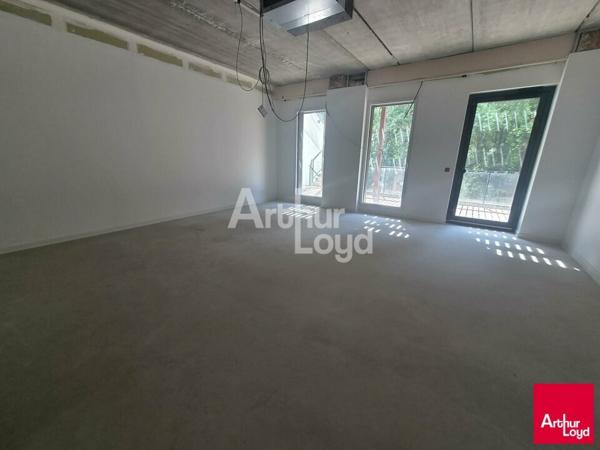 BEAUCOUZE BUREAU DE 41 M² A LOUER AU SEIN D'UN PROGRAMME NEUF