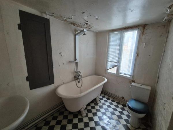 Immeuble d'habitation avec boutique à vendre NIORT (79)