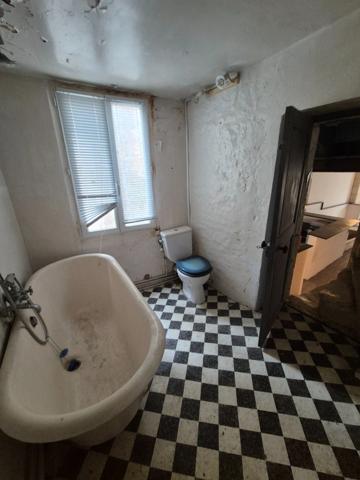 Immeuble d'habitation avec boutique à vendre NIORT (79)
