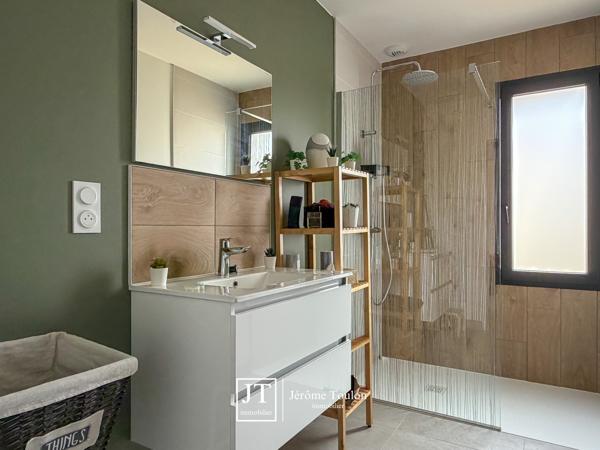 Maison
                                                                                                                                                                                                                                                                                                                        4 pièce(s)                                                                                                                                                                                                          3 chambre(s)                                                                                                                                                                                                          116  m²
