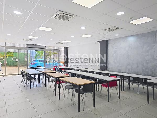 A LOUER - LOCAL COMMERCIAL DE 97.06m²  -Colin /Petit Bourg