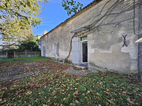 Propriété en position dominante avec 3 logements, environ 18 Hectares- Piscine Pineuilh