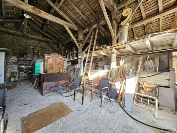 Propriété en position dominante avec 3 logements, environ 18 Hectares- Piscine Pineuilh