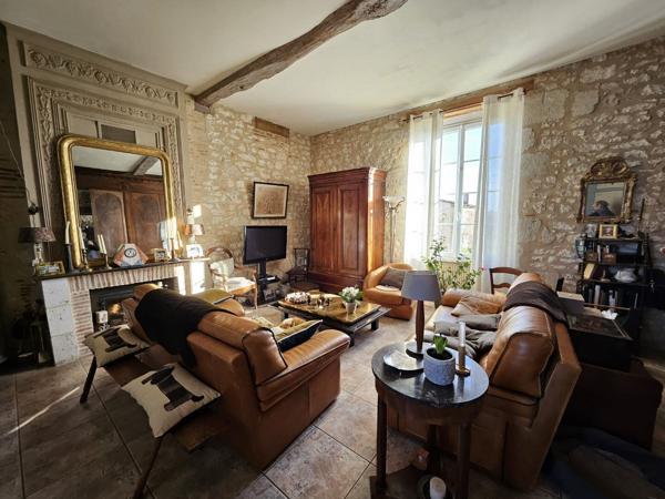 Propriété en position dominante avec 3 logements, environ 18 Hectares- Piscine Pineuilh