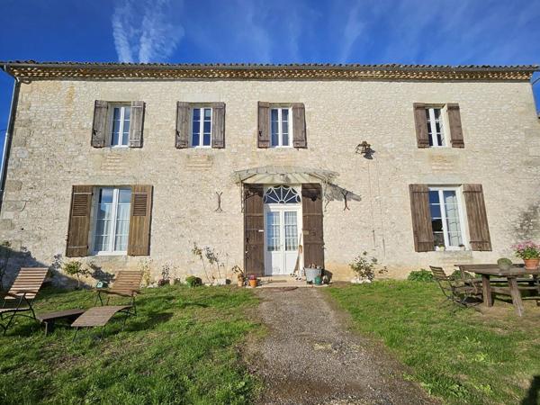 Propriété en position dominante avec 3 logements, environ 18 Hectares- Piscine Pineuilh