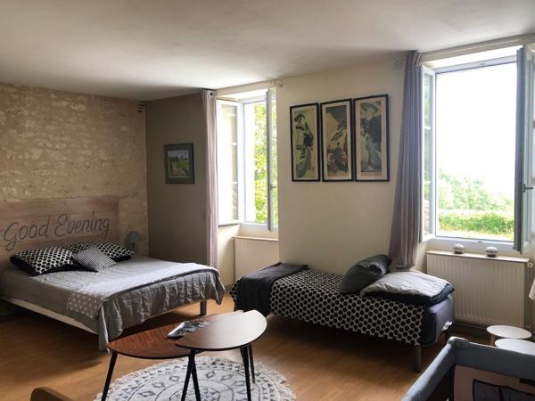 Propriété en position dominante avec 3 logements, environ 18 Hectares- Piscine Pineuilh