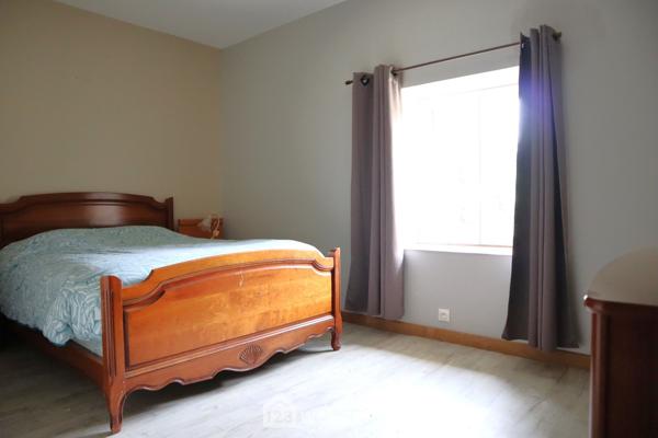 Maison 390 m² à Lussac-les-Châteaux 86320