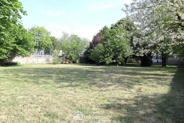 Maison 390 m² à Lussac-les-Châteaux 86320