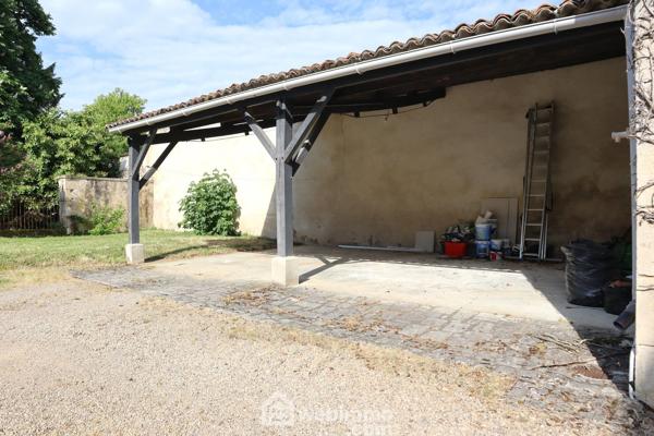 Maison 390 m² à Lussac-les-Châteaux 86320