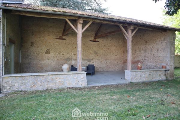 Maison 390 m² à Lussac-les-Châteaux 86320