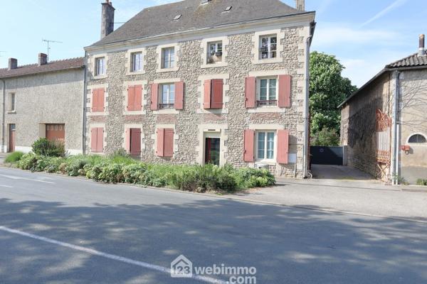 Maison 390 m² à Lussac-les-Châteaux 86320