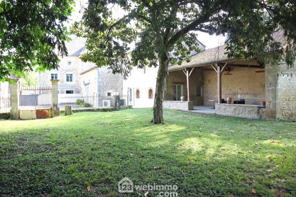 Maison 390 m² à Lussac-les-Châteaux 86320