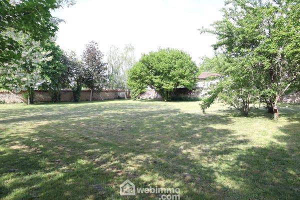 Maison 390 m² à Lussac-les-Châteaux 86320