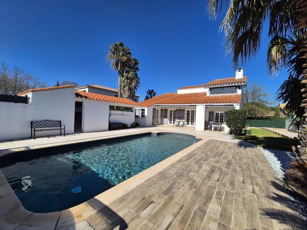 Villa 4 faces avec piscine et 4/5 chambres (au golf) Saint cyprien