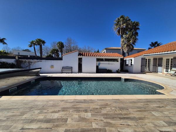 Villa 4 faces avec piscine et 4/5 chambres (au golf) Saint cyprien