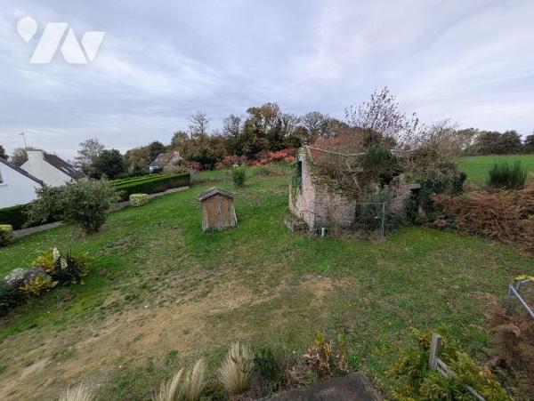 Queven, maison individuelle en pierre, rénovée, composée comme suit:
- Rez-de-chaussée: salon/...