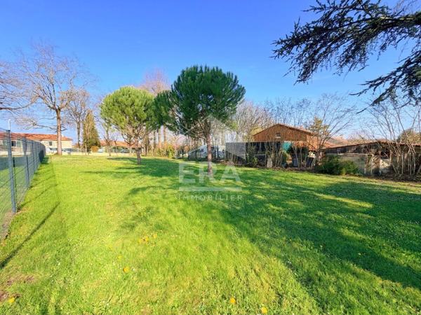 Terrain constructible Puymoyen 898 m2
