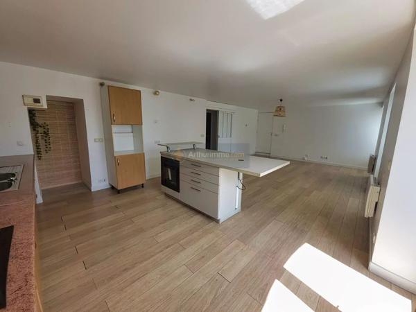 Vente                                                      Appartement
                        
                     2 pièces                      65 m2                     à Brest