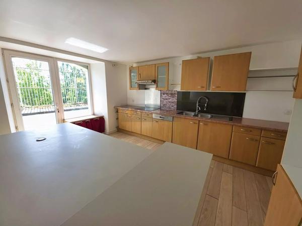 Vente                                                      Appartement
                        
                     2 pièces                      65 m2                     à Brest