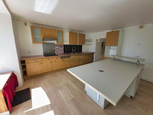 Vente                                                      Appartement
                        
                     2 pièces                      65 m2                     à Brest