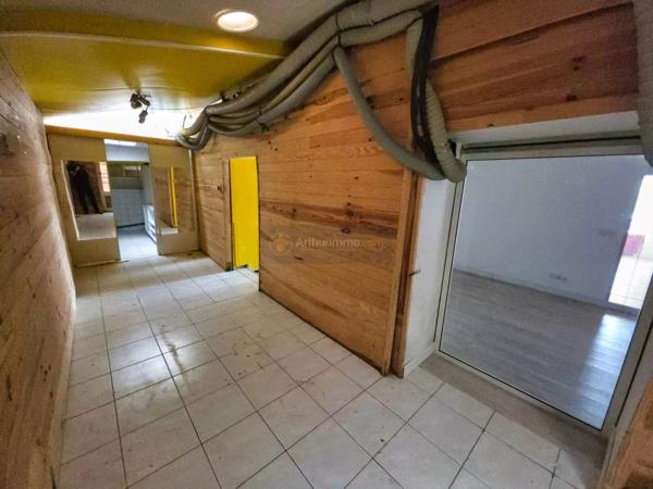 Vente                                                      Appartement
                        
                     2 pièces                      65 m2                     à Brest