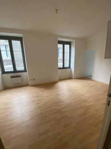 PROCHE COURS DES 50 OTAGES T2 ,  
Nantes 44000