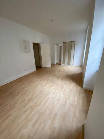 PROCHE COURS DES 50 OTAGES T2 ,  
Nantes 44000