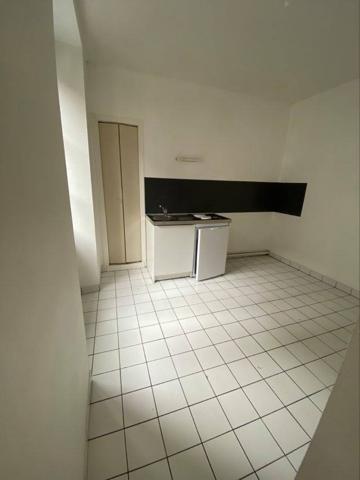 PROCHE COURS DES 50 OTAGES T2 ,  
Nantes 44000