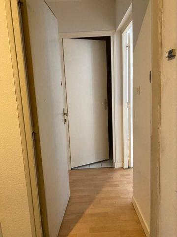 PROCHE COURS DES 50 OTAGES T2 ,  
Nantes 44000