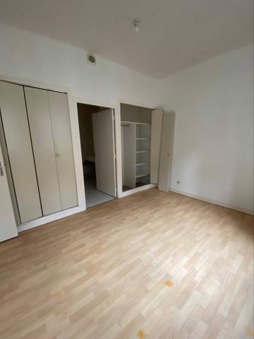 PROCHE COURS DES 50 OTAGES T2 ,  
Nantes 44000