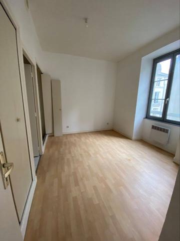 PROCHE COURS DES 50 OTAGES T2 ,  
Nantes 44000