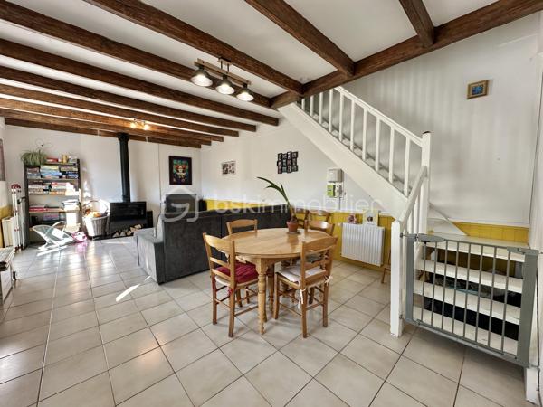 LA FORÊT-FOUESNANT – À 5 MINUTES DES PLAGES – MAISON EN PIERRE DES ANNÉES 1930 ENTIÈREMENT RÉNOVÉE – 85 M² HABITABLES – SALON-SÉJOUR AVEC POÊLE À BOIS – CUISINE AMÉNAGÉE ET ÉQUIPÉE – 2 CHAMBRES – ESPACE BUREAU – BOX-ATELIER – STATIONNEMENT – AUCUNS TRAVAUX À PRÉVOIR – PARCELLE DE 169 M².

**** Le charme de la pierre à proximité immédiate du littoral – maison rénovée, habitable immédiatement, sans travaux. ****

Gino DUPUY vous propose, à La Forêt-Fouesnant, cette maison en pierre des années 1930, entièrement rénovée, située à seulement 5 minutes des plages.

D’une surface habitable de 85 m², elle offre une pièce de vie chaleureuse avec poutres apparentes et poêle à bois, une cuisine aménagée et équipée, deux chambres lumineuses ainsi qu’un espace pouvant accueillir un bureau.

Une maison clé en main, parfaitement adaptée à une résidence principale, un premier achat, un pied-à-terre proche du littoral ou un projet d’investissement locatif.

La maison se compose de la manière suivante :

Au rez-de-chaussée :

Un sas d’entrée permettant d’accéder à l’intérieur de la maison.
Une entrée ouvrant sur un salon-séjour chaleureux avec poutres apparentes, carrelage au sol, poêle à bois et portes vitrées en PVC double vitrage donnant sur l’extérieur.
Une cuisine aménagée et équipée comprenant : four, plaques à induction, hotte, lave-vaisselle, emplacement pour réfrigérateur combiné et sèche-linge.
Une salle d’eau avec douche à l’italienne et meuble vasque.
Un WC indépendant.

À l’étage :

Un palier suffisamment spacieux pour accueillir un bureau ou un espace de travail.
Deux chambres lumineuses.

Concernant l’extérieur :

Un petit jardin situé à l’entrée de la propriété.
Une parcelle de 169 m² environ, maison comprise, actuellement non clôturée.
Une place de stationnement devant le box.
Un box-atelier offrant un espace complémentaire appréciable pour stationner, bricoler ou stocker du matériel.
(désencombré virtuellement sur l'avant dernière photo)

Informations complémentaires :

Maison en pierre construite dans les années 1930.
Couverture en ardoises naturelles.
Maison rénovée.
Menuiseries en PVC double vitrage avec volets battants.
Chauffage par chaudière électrique et poêle à bois dans la pièce de vie.
Aucuns travaux à prévoir.
Surface habitable : 85 m².
Parcelle : 169 m² environ, maison comprise.
Deux chambres et un espace bureau.
Plages accessibles en 5 minutes environ.
Taxe foncière : 627€

Une maison pleine de charme, fonctionnelle et immédiatement habitable, bénéficiant d’un emplacement recherché à proximité du littoral de La Forêt-Fouesnant.


- - - Visite uniquement sur rendez-vous - - -

Contact Exclusif BSK : Gino DUPUY

VENTE IMMOBILIÈRE – LA FORÊT-FOUESNANT, QUIMPER & ALENTOURS
Échangeons sur votre projet, sans engagement, afin de définir la meilleure stratégie de vente.

APPORTEURS D’AFFAIRES
Vous connaissez quelqu’un qui souhaite vendre ou acheter ?
Un simple message suffit pour initier un contact, je m’occupe du reste. Rémunération attractive.

COLLABORATION INTERCABINET
Discutons volontiers d’un partage de mandat ou d’un acheteur en recherche.
Honoraires à la charge du vendeur : aucuns frais d’agence supplémentaires pour l’acquéreur.

Le prix affiché est le prix final, hors frais de notaire.