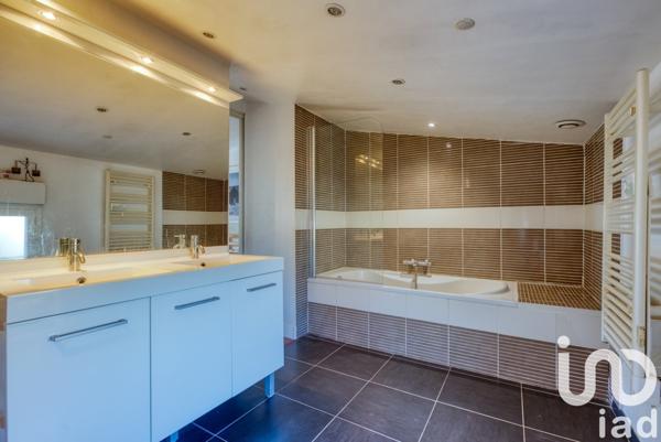 Maison traditionnelle 6 pièces de 152 m² à Floirac (33270)