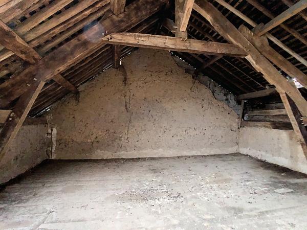 Grande longère à rénover avec terrain aux portes de Rennes