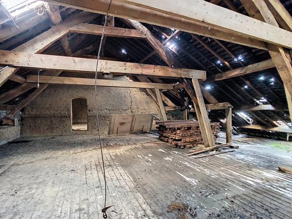 Grande longère à rénover avec terrain aux portes de Rennes