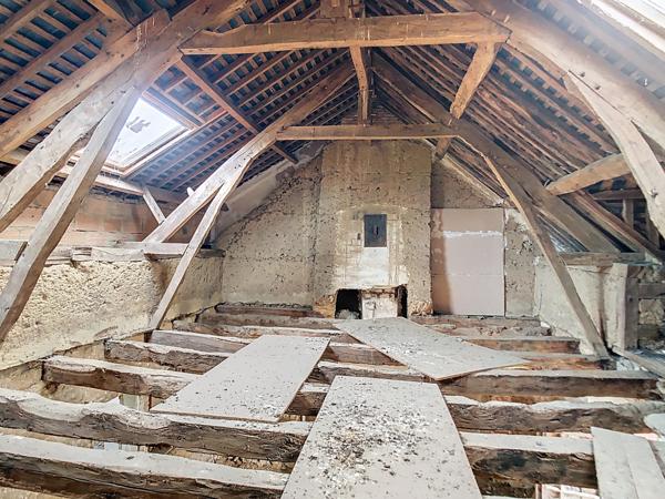 Grande longère à rénover avec terrain aux portes de Rennes