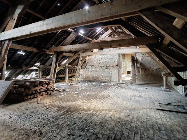 Grande longère à rénover avec terrain aux portes de Rennes