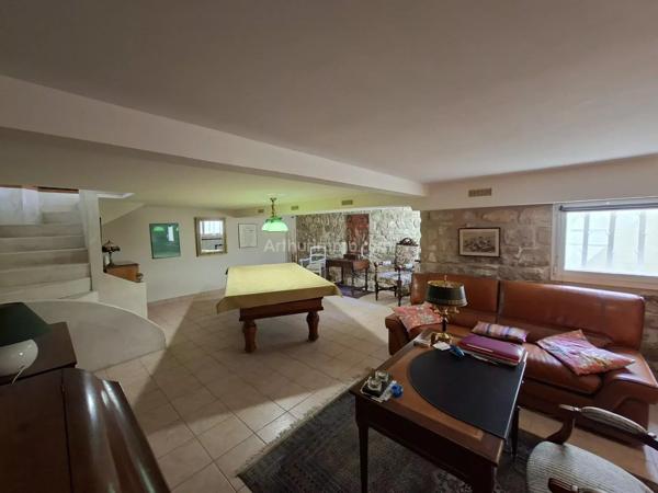 Vente                                                      Appartement
                        
                     3 pièces                      136 m2                     à Gisors