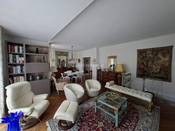 Vente                                                      Appartement
                        
                     3 pièces                      136 m2                     à Gisors