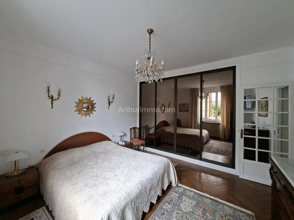 Vente                                                      Appartement
                        
                     3 pièces                      136 m2                     à Gisors
