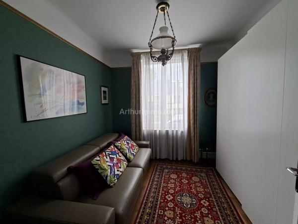 Vente                                                      Appartement
                        
                     3 pièces                      136 m2                     à Gisors