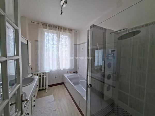 Vente                                                      Appartement
                        
                     3 pièces                      136 m2                     à Gisors